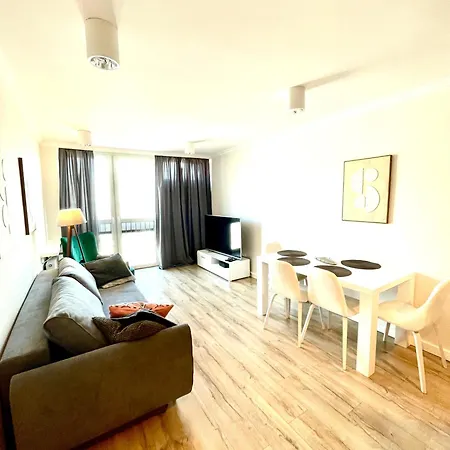 Panoramic Skyline 14th Floor National Stadium View Apartment *